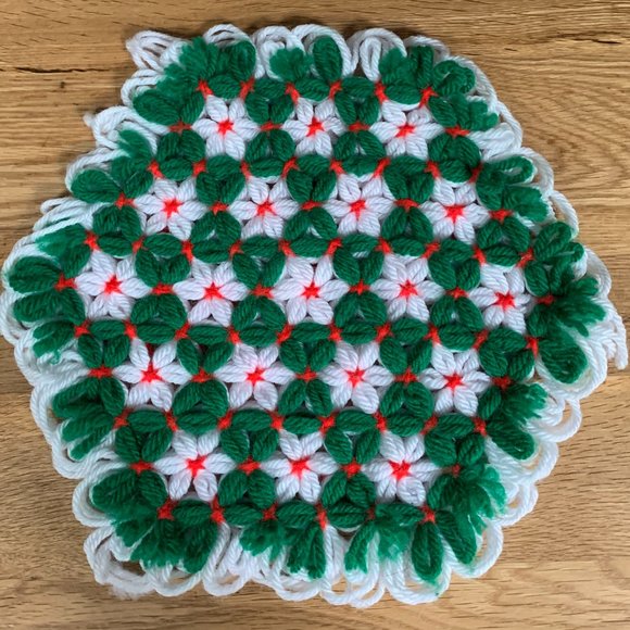 VTG 2 Crochet Christmas Trivets Hot Pads Table Linens Doilies Handmade Cottage - Picture 6 of 8